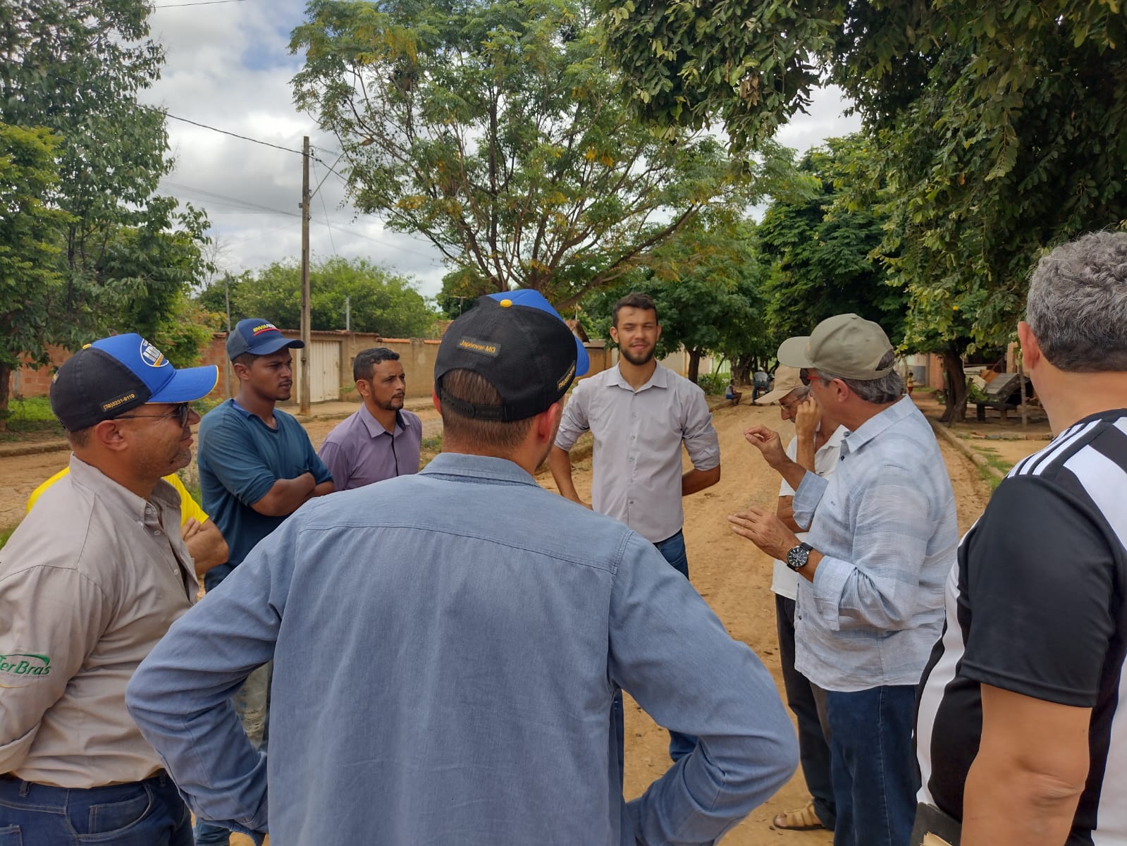 Aqui a Prefeitura Faz Pavimentação de vias no bairro Santo Antônio