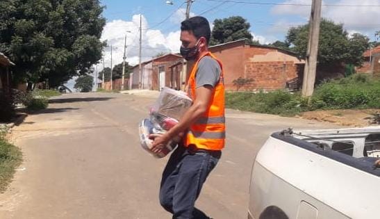 PREFEITURA DISTRIBUI CESTAS BÁSICAS PARA FAMÍLIAS ATINGIDAS PELAS CHUVAS