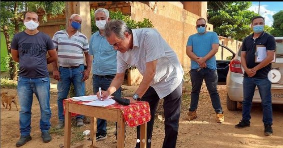 Prefeito Rei, assina ordem de serviço para obras de calçamentos e drenagens