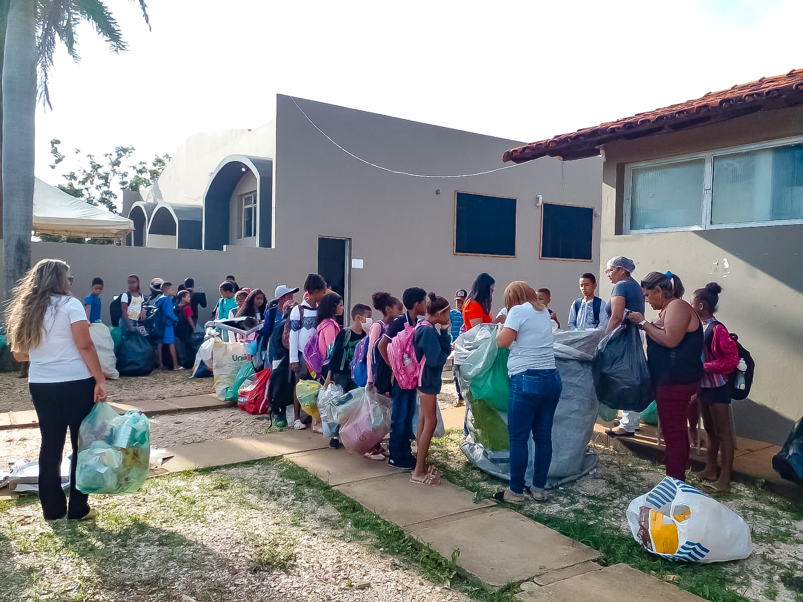 EDUCAÇÃO AMBIENTAL: PROJETO REALIZADO NAS ESCOLAS INCENTIVA A COLETA SELETIVA